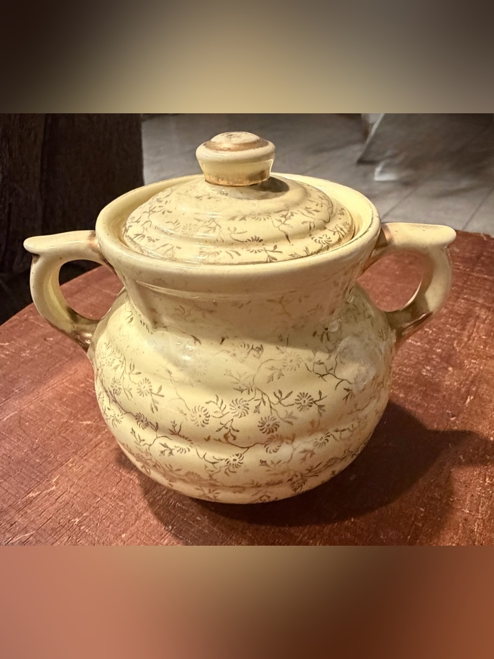Vintage Hall Sugar bowl trimmed in 22kt gold